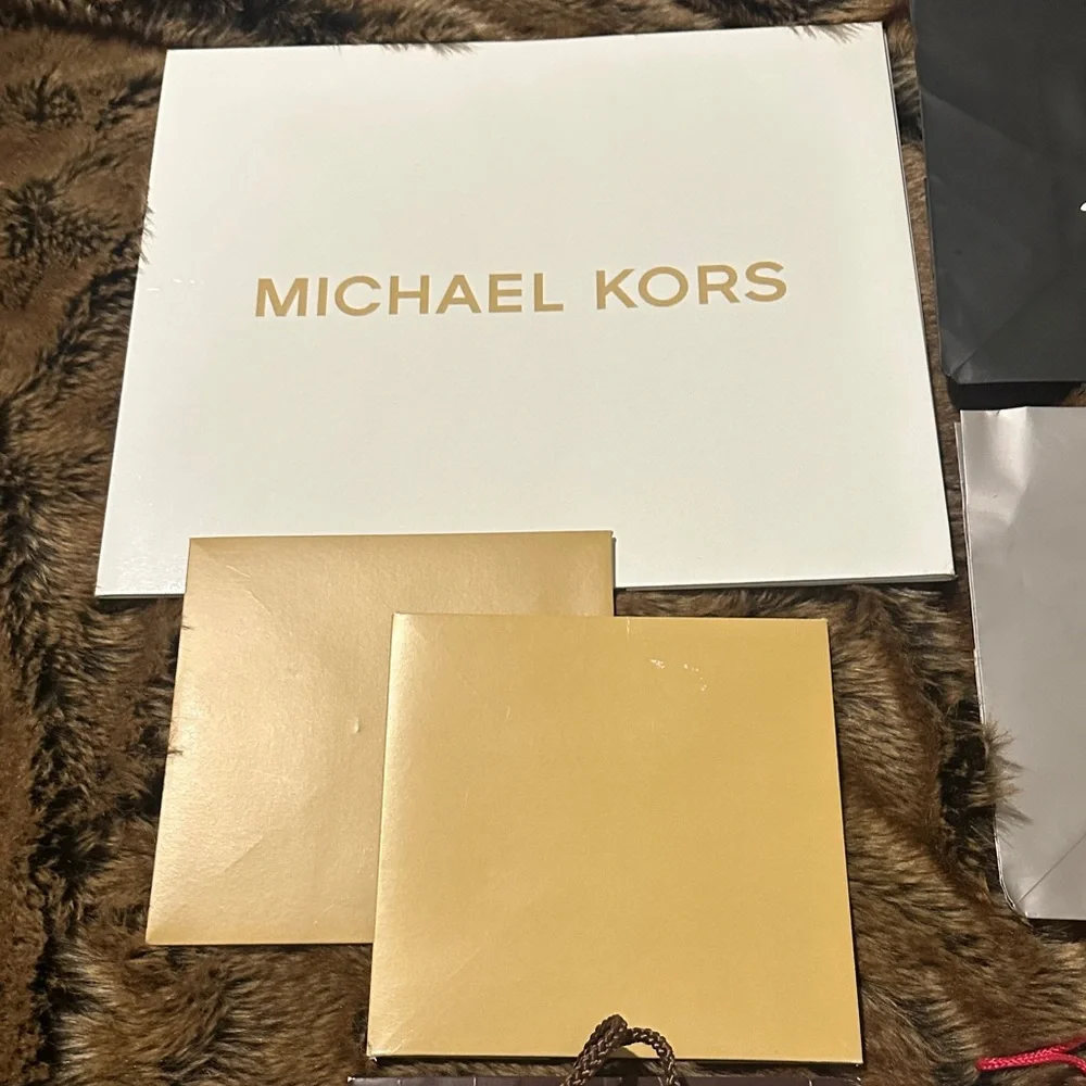 Assorted Designer 5 Gift Bags & 2 Gift Boxes